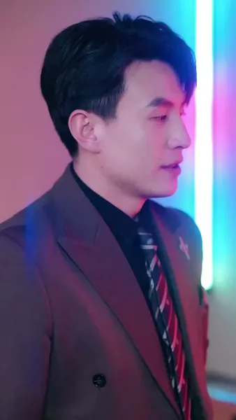 ลุงขี้เก๊กกับสาววัยใส