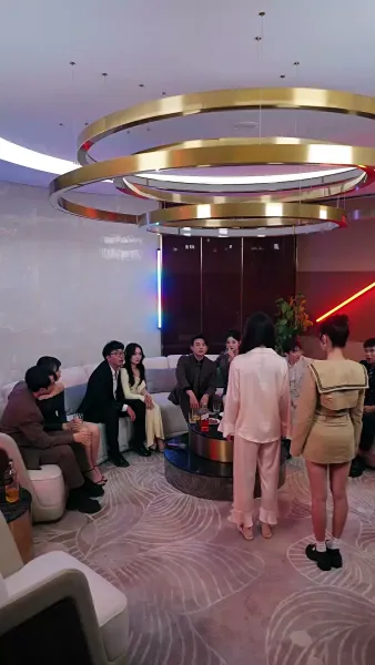 ลุงขี้เก๊กกับสาววัยใส