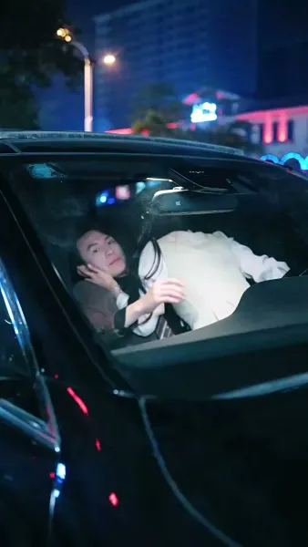 ลุงขี้เก๊กกับสาววัยใส