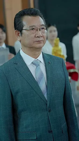 ทายาทเศรษฐีคืนบัลลังก์