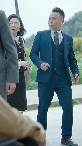 ทายาทเศรษฐีคืนบัลลังก์