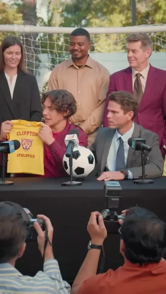 รักลับกลางสนาม