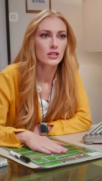 รักลับกลางสนาม