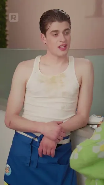 รักลับกลางสนาม