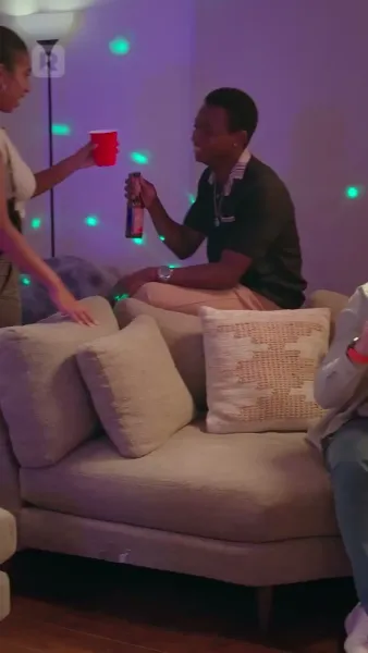 รักลับกลางสนาม