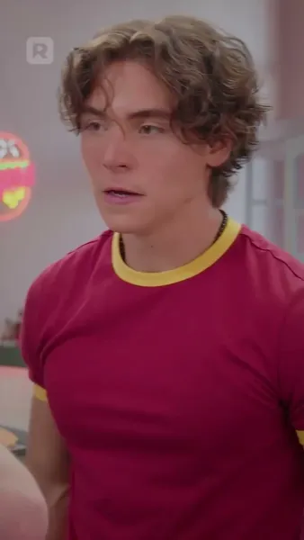 รักลับกลางสนาม