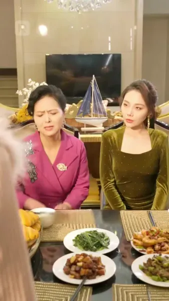 ชีวิตลับทั้งสามของสามีเศรษฐีฉัน