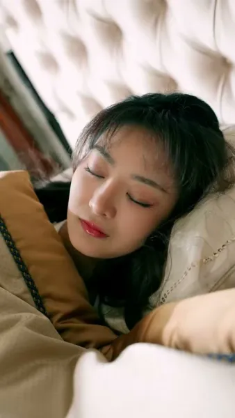 ชีวิตลับทั้งสามของสามีเศรษฐีฉัน