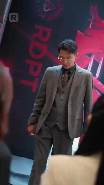 ราชินีคืนบัลลังก์ แพ้ทั้งโลกเพื่อชนะเธอ