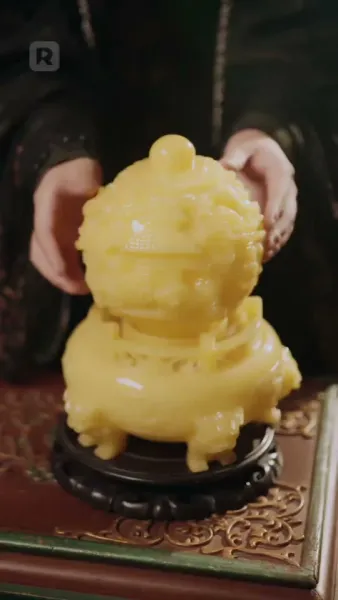 ดอกไม้ในวังวนอำนาจ