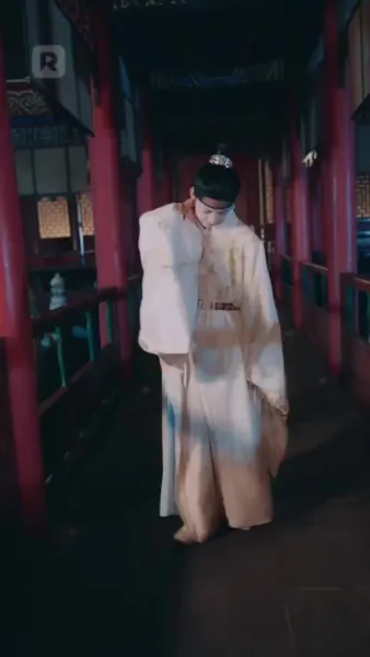 ดอกไม้ในวังวนอำนาจ