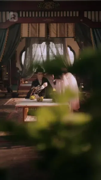 ดอกไม้ในวังวนอำนาจ