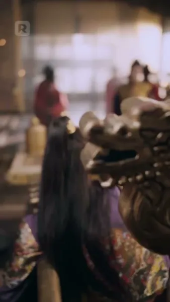 ดอกไม้ในวังวนอำนาจ