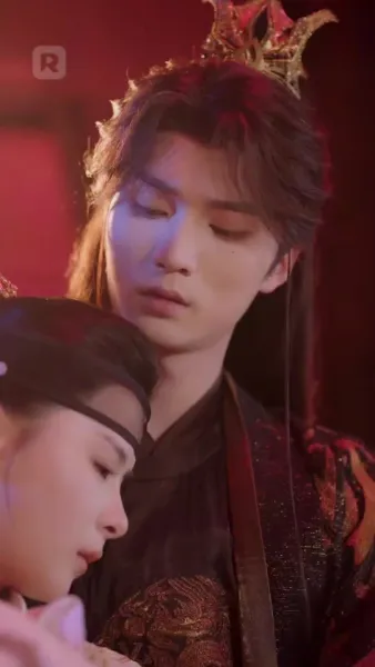 ดอกไม้ในวังวนอำนาจ