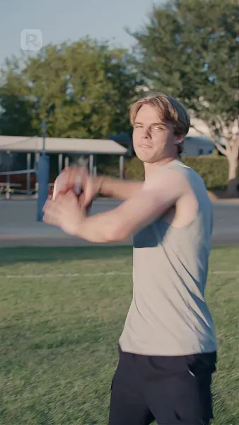 กองหลังคลุกฝุ่นหวนคืนสู่สนาม