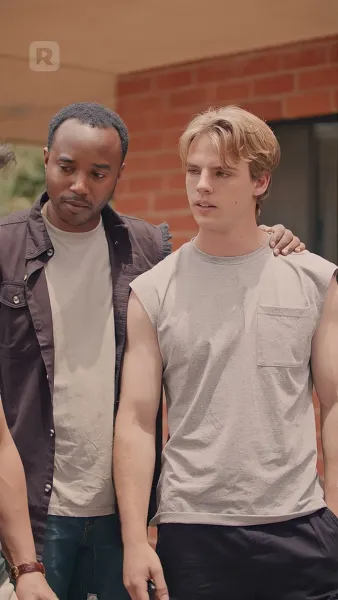 กองหลังคลุกฝุ่นหวนคืนสู่สนาม