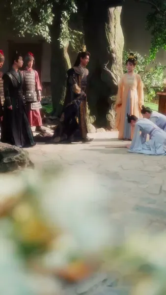 รอยยิ้มใต้บัลลังก์