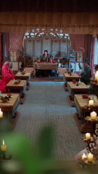 รอยยิ้มใต้บัลลังก์