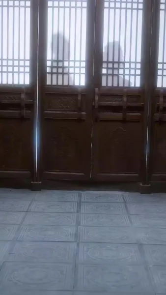 รอยยิ้มใต้บัลลังก์