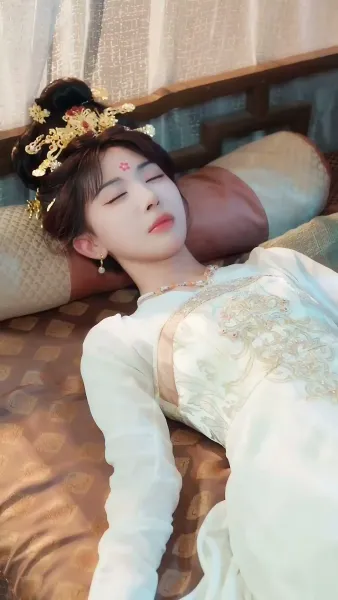 รอยยิ้มใต้บัลลังก์