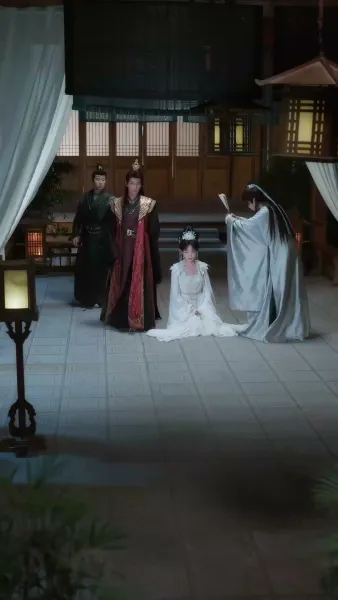 รอยยิ้มใต้บัลลังก์