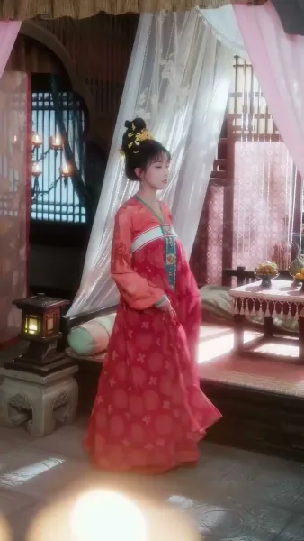 รอยยิ้มใต้บัลลังก์