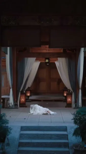 รอยยิ้มใต้บัลลังก์