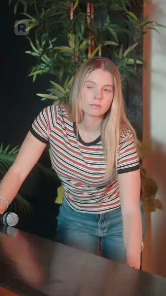 (พากย์) ทายาทที่แท้จริง VS ราชินีผึ้งตัวปลอม