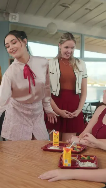 (พากย์) ทายาทที่แท้จริง VS ราชินีผึ้งตัวปลอม