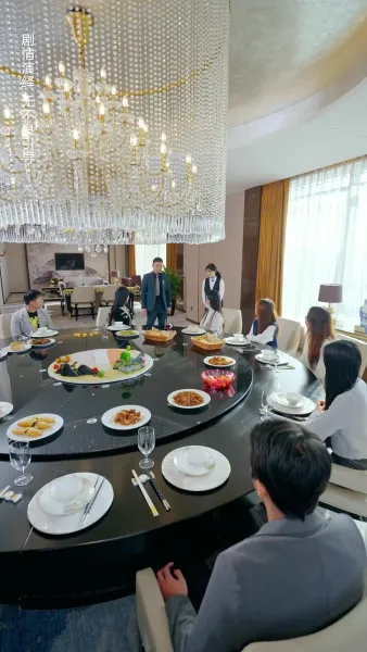 โลกสว่างขึ้น ตั้งแต่เธอจูบ