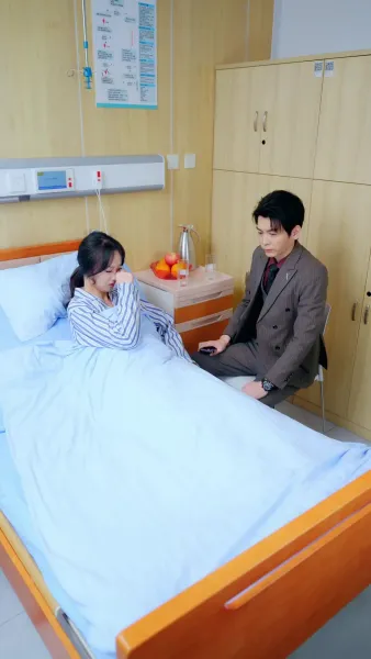 โลกสว่างขึ้น ตั้งแต่เธอจูบ