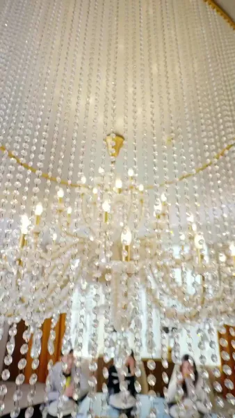 โลกสว่างขึ้น ตั้งแต่เธอจูบ