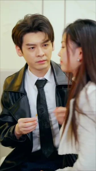 โลกสว่างขึ้น ตั้งแต่เธอจูบ