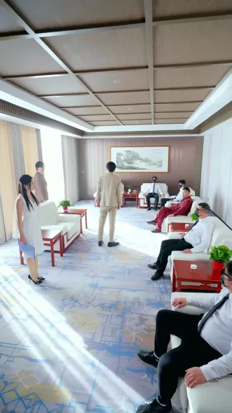 โลกสว่างขึ้น ตั้งแต่เธอจูบ