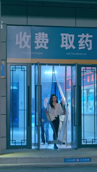 โลกสว่างขึ้น ตั้งแต่เธอจูบ