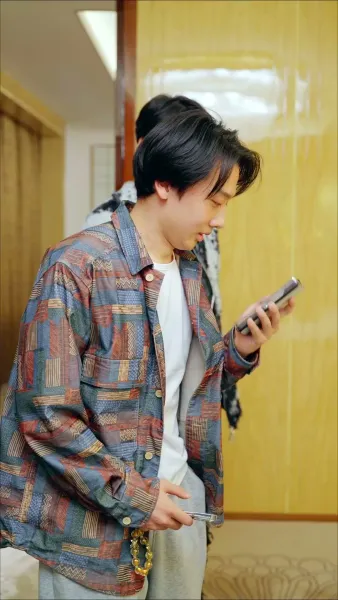 โลกสว่างขึ้น ตั้งแต่เธอจูบ