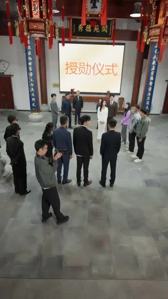 เธอกลับมา อย่างรุ่งโรจน์