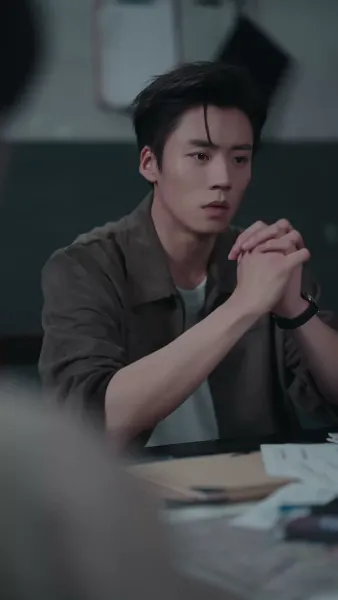 คู่ปรับล่าเงาอดีต