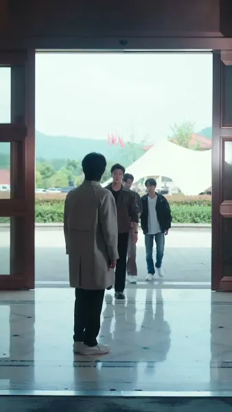 คู่ปรับล่าเงาอดีต