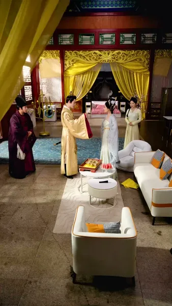 ฮองเฮาจอมไฮเทค