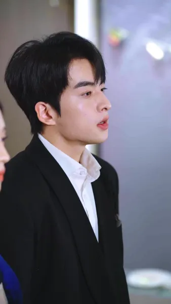 รักเก่าร่วงโรย รักใหม่ผลิใบ