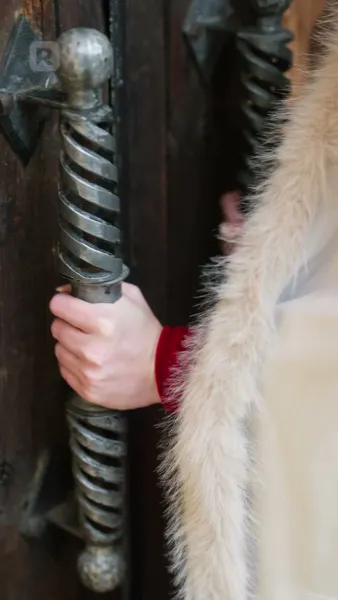 ราชินีผู้กำเนิดใหม่จากเถ้าธุลี