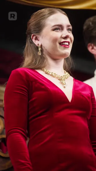 ราชินีผู้กำเนิดใหม่จากเถ้าธุลี