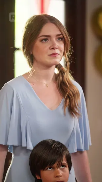 ราชินีผู้กำเนิดใหม่จากเถ้าธุลี