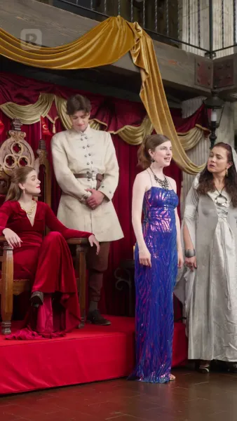 ราชินีผู้กำเนิดใหม่จากเถ้าธุลี