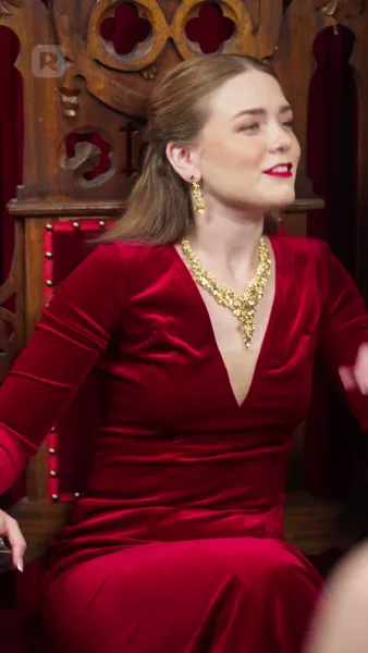 ราชินีผู้กำเนิดใหม่จากเถ้าธุลี