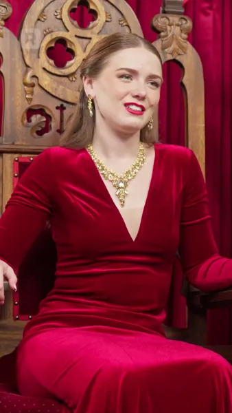 ราชินีผู้กำเนิดใหม่จากเถ้าธุลี