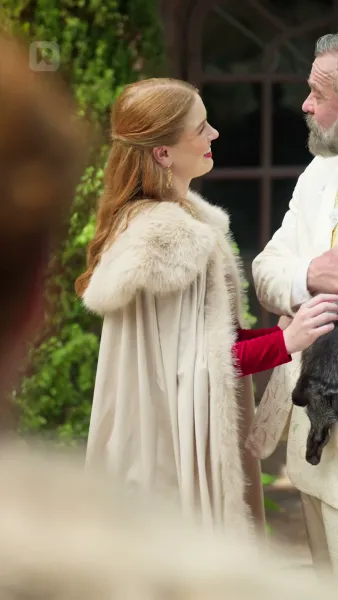 ราชินีผู้กำเนิดใหม่จากเถ้าธุลี