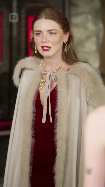 ราชินีผู้กำเนิดใหม่จากเถ้าธุลี