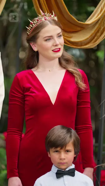 ราชินีผู้กำเนิดใหม่จากเถ้าธุลี